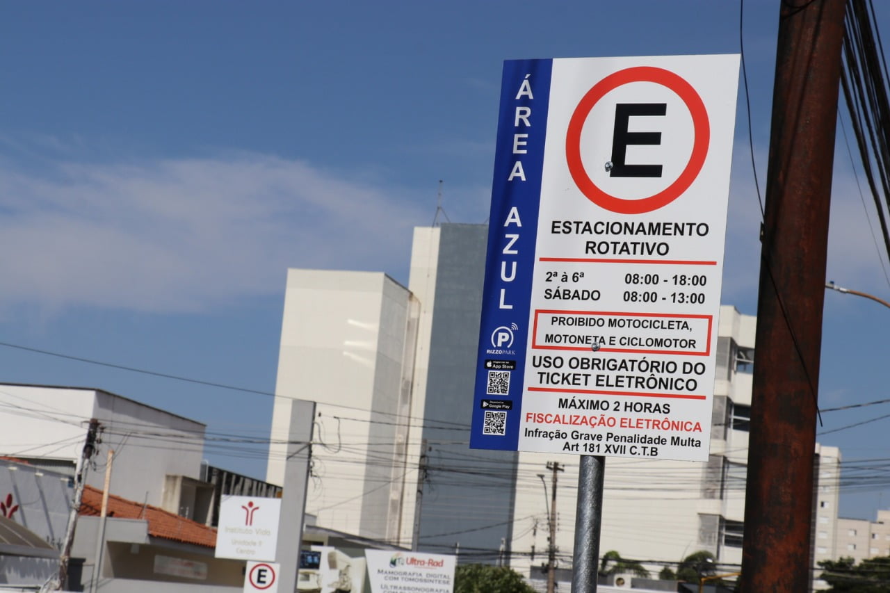 MONITOR DA ZONA AZUL SOFRE VIOLÊNCIA FÍSICA E MORAL