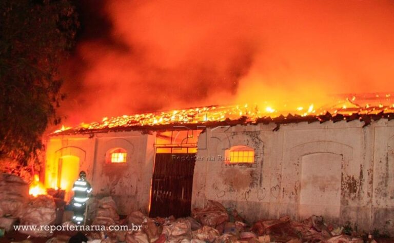Fogo! – Bombeiros combatem incêndio em usina de reciclagem de Ipaussu e em caminhonete, em Tupã