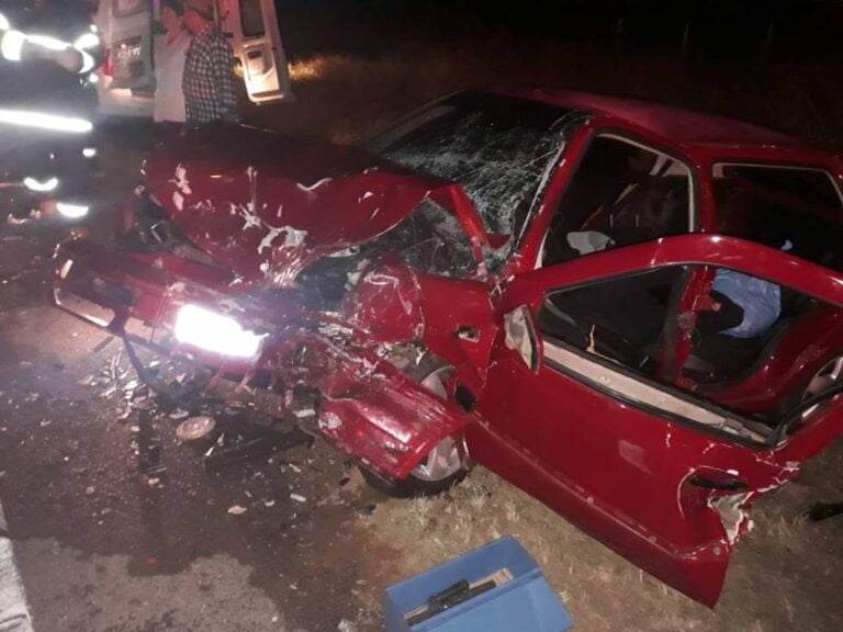 Quatá-Rancharia – Carros batem de frente em rodovia e 4 pessoas se ferem, inclusive 2 crianças