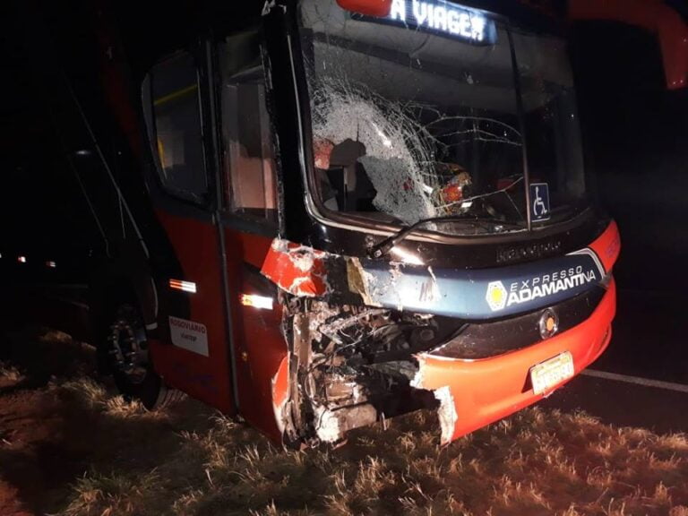 Fatal – Colisão frontal entre ônibus e moto deixa um morto em Tupã