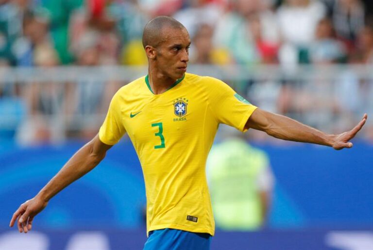COPA – Tite volta a escolher o zagueiro Miranda para capitão do Brasil, contra a Bélgica