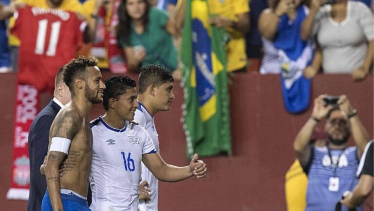 SELEÇÃO – Após 5 a 0 sobre a fraca El Salvador, Neymar reclama do juiz