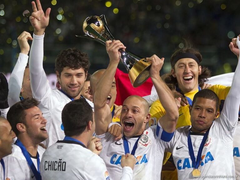 VEXAME – Taça do Mundial de 2012 do Corinthians é penhorada por dívidas