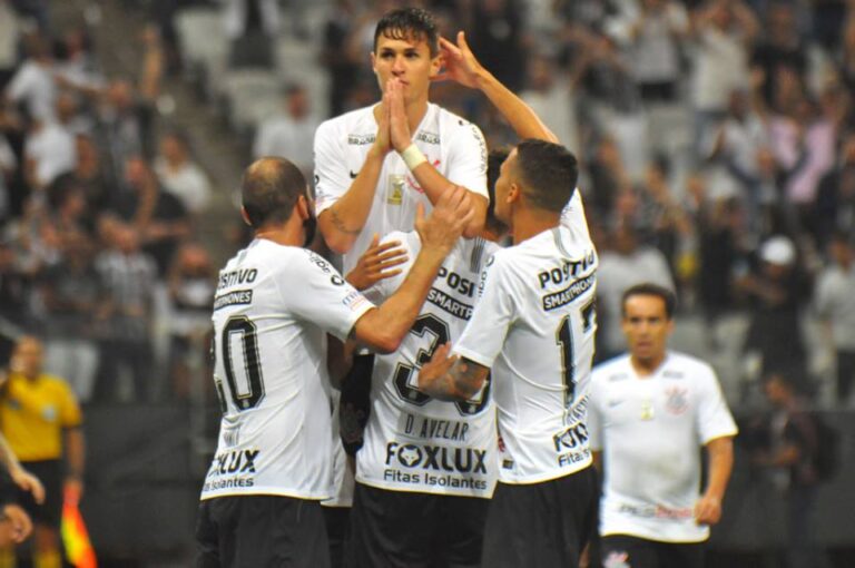 UFA! – Corinthians faz 1 a 0 no Vasco com Mateus Vital e escapa do rebaixamento