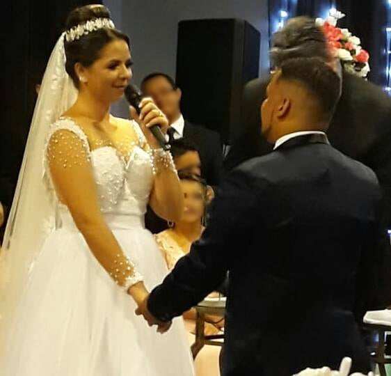 Fim da picada – CASAL VIAJA EM LUA DE MEL E TEM CASA FURTADA; vestido da noiva e até cachorrinha são levados