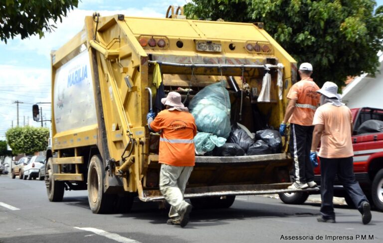 Marília – PREFEITURA DIZ QUE NORMALIZA COLETA DO LIXO ENTRE HOJE E AMANHÃ