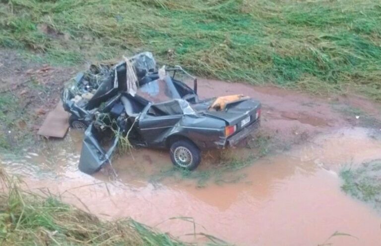 Buscas – BOMBEIROS AINDA PROCURAM SERRALHEIRO QUE TEVE CARRO ARRASTADO POR ENXURRADA