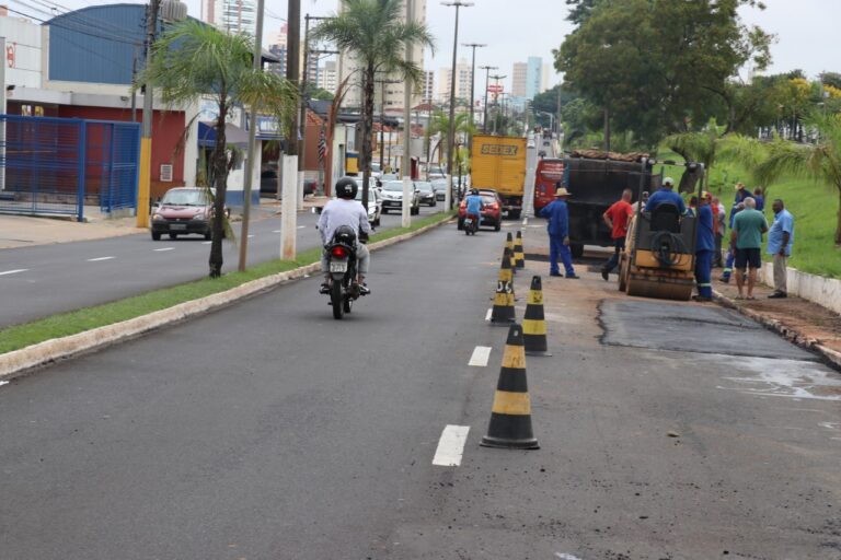Asfalto – CODEMAR RECUPERA TODA A EXTENSÃO DA AVENIDA TIRADENTES