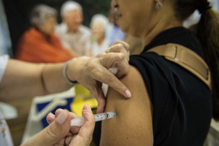Vacinação – SAÚDE ALERTA QUE GRIPE PODE SER MAIS GRAVE EM PORTADORES DE DOENÇAS CRÔNICAS
