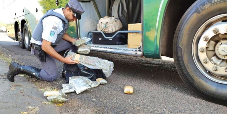 Tráfico – MULHER DE 33 ANOS É PRESA COM 12 PACOTES DE SKANK EM ÔNIBUS
