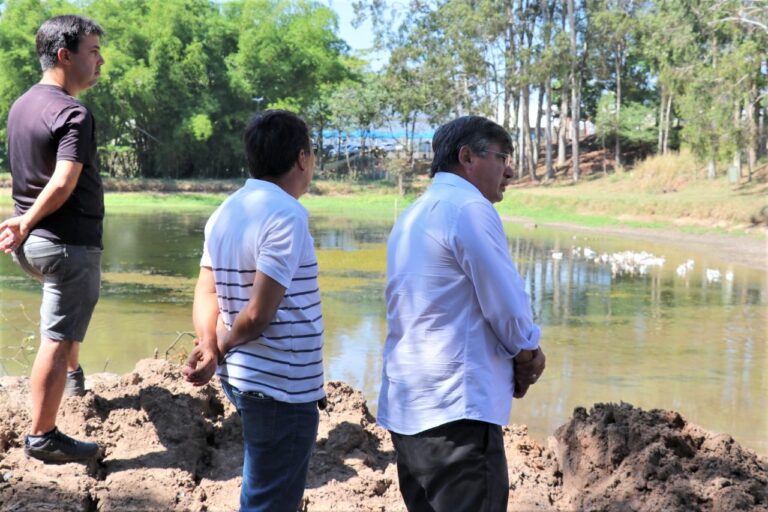 Operação conjunta – PREFEITURA E ASSOCIAÇÃO DE MORADORES LIMPAM LAGO DO AQUARIUS