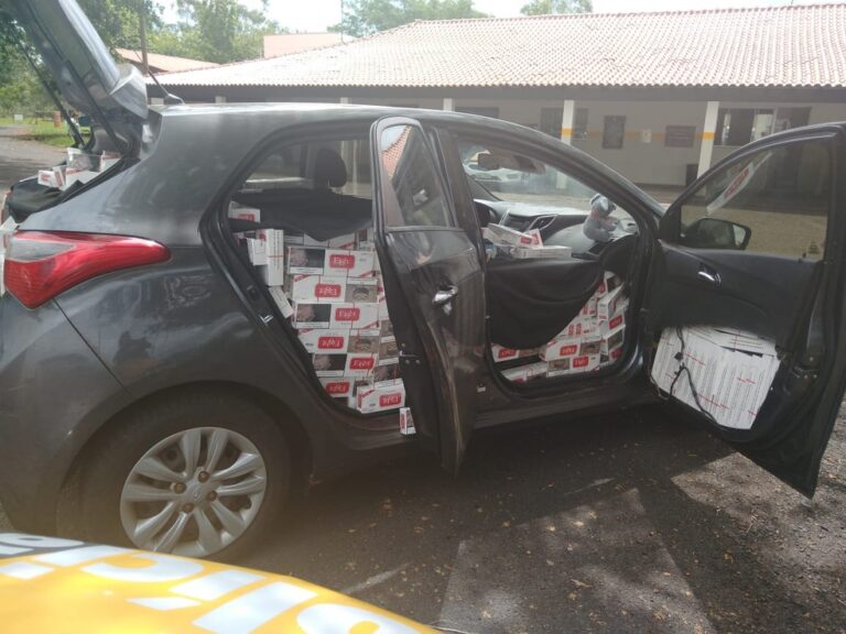Lotado – HOMEM É DETIDO COM 9 MIL MAÇOS DE CIGARROS CONTRABANDEADOS DENTRO DE CARRO