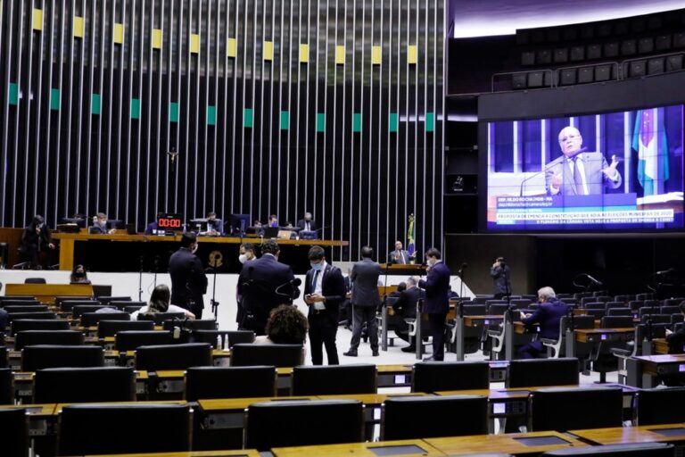 Mudou – CÂMARA APROVA ADIAMENTO DAS ELEIÇÕES PARA 15 DE NOVEMBRO