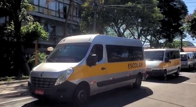 Quarentena – DONOS DE VANS ESCOLARES PROTESTAM POR AJUDA OFICIAL