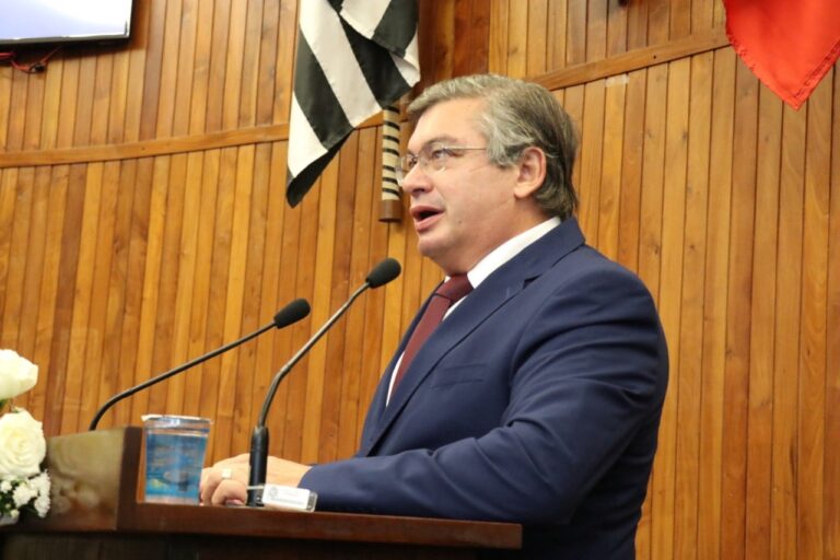 DANIEL CONTINUARÁ ‘RECONSTRUÇÃO DA CIDADE’; Marcos Rezende é novamente presidente da Câmara