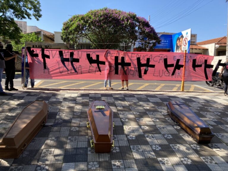 RETORNO DAS AULAS PRESENCIAIS GERA PROTESTOS E JUSTIFICATIVAS