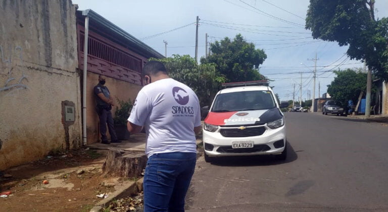PRESA EM FLAGRANTE, MULHER É ACUSADA DE MAUS-TRATOS A ANIMAIS