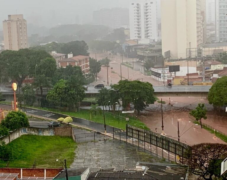 CHUVA DE 50,8 MILÍMETROS INUNDA ‘NAÇÕES’ NOVAMENTE; veja previsão do tempo