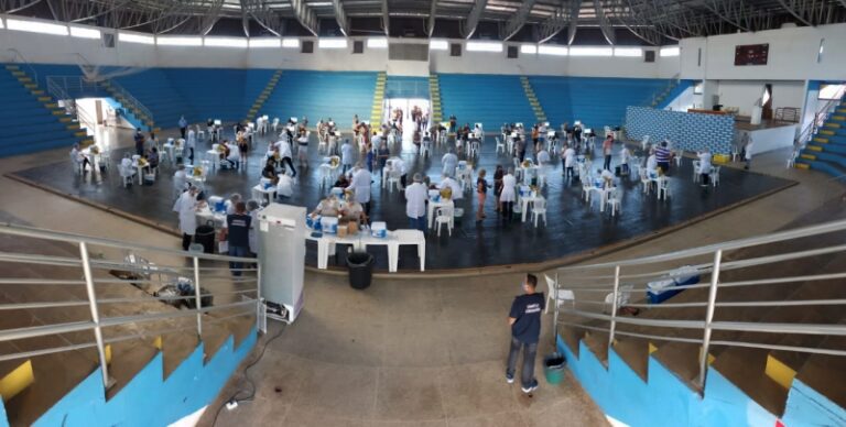 MARÍLIA REALIZA GRANDE AÇÃO DE VACINAÇÃO CONTRA COVID-19 NO SÁBADO (12)