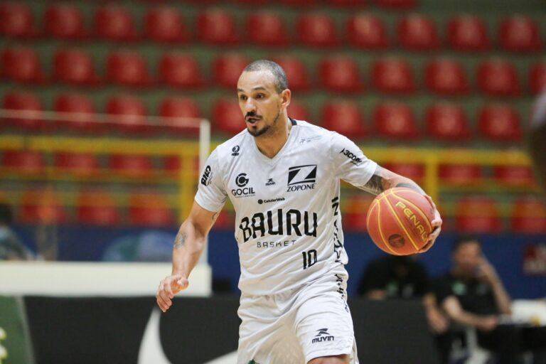 BAURU BASKET ANUNCIA RENOVAÇÃO COM O ALA/ARMADOR ALEX GARCIA