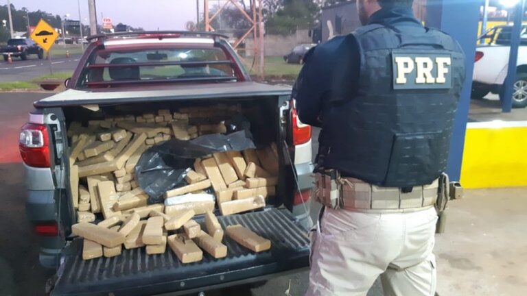 OURINHOS: CAMINHONETE ROUBADA É ABORDADA NA BR-153 COM 300 KG DE MACONHA