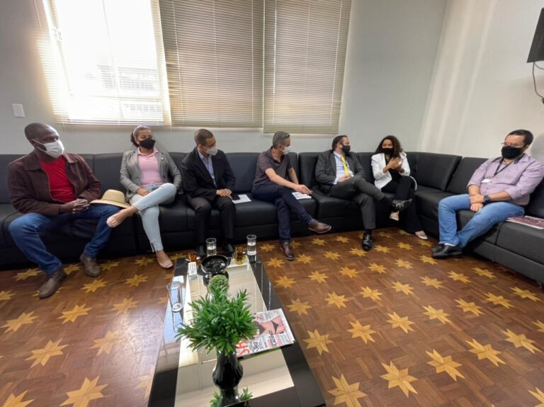 LEGISLATIVO E EXECUTIVO DE BAURU DISCUTEM ALÍQUOTA PREVIDENCIÁRIA E MELHORIAS SALARIAIS PARA SERVIDORES