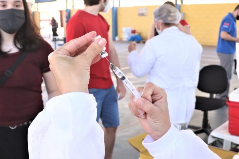 BAURU FAZ AÇÃO NESTE SÁBADO PARA VACINAR CONTRA A COVID JOVENS ACIMA DE 18 ANOS