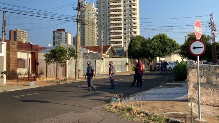 TROCA DE TIROS ENTRE EMPRESÁRIO E PM DEIXA TRÊS FERIDOS EM MARÍLIA