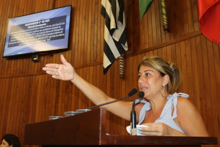PROFESSORA DANIELA PEDE REDISTRIBUIÇÃO DO RESÍDUO DO FUNDEB AOS PROFESSORES