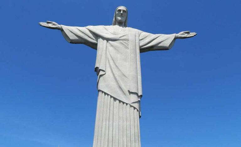 CRISTO REDENTOR COMPLETA 90 ANOS