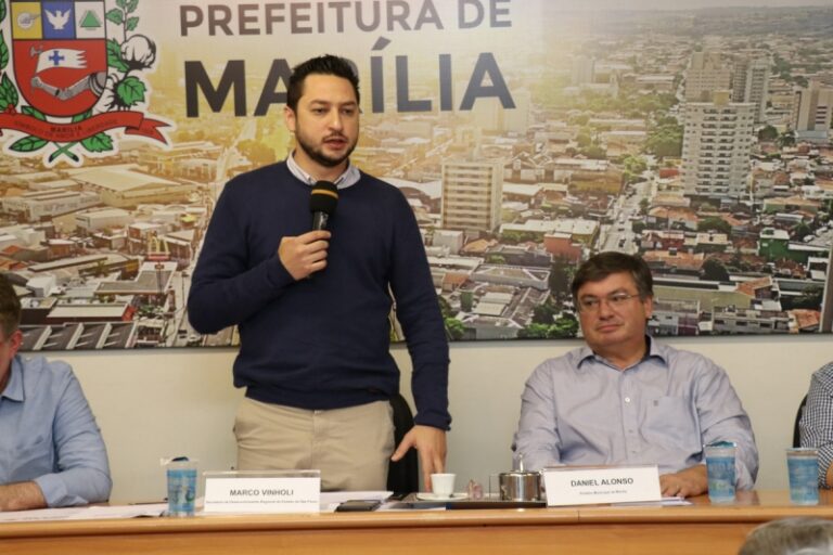 DANIEL ANUNCIA R$ 30 MILHÕES PARA ASFALTO E PARQUE TECNOLÓGICO