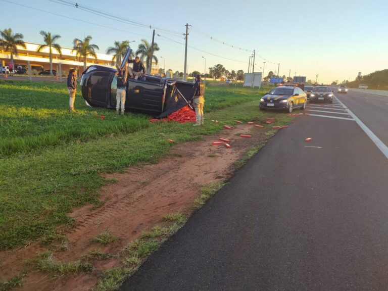 MOTORISTA FOGE E BATE CAMINHONETE COM QUASE 1 TONELADA DE MACONHA EM MARÍLIA