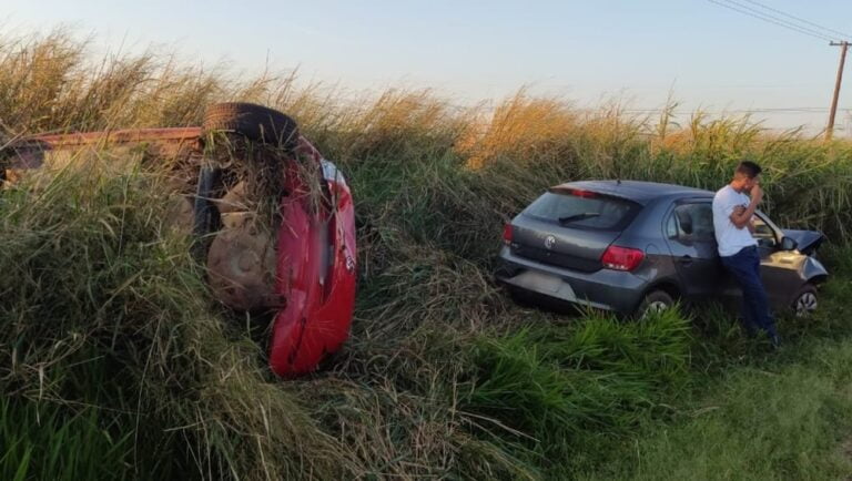 CARRO TOMBA APÓS COLISÃO TRASEIRA EM RODOVIA DE TARUMÃ