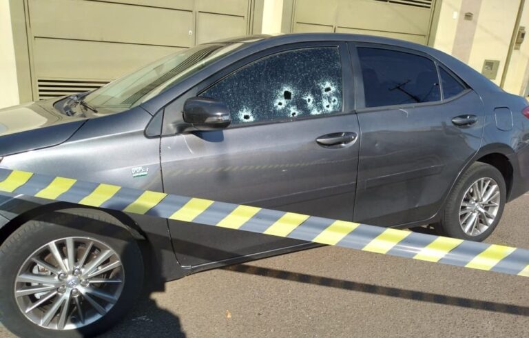 HOMEM É ACHADO MORTO EM CARRO ATINGIDO POR TIROS EM SÃO MANUEL