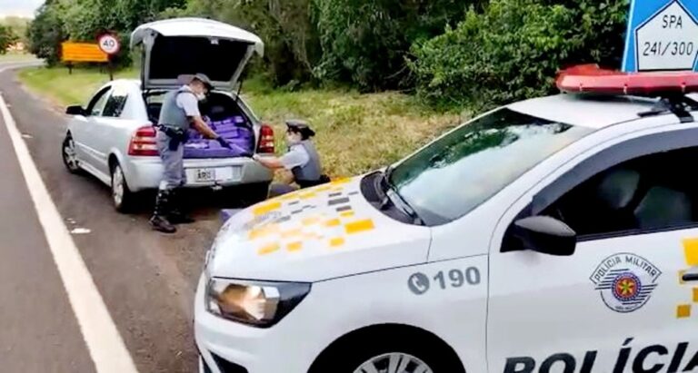 MOTORISTA FOGE DA POLÍCIA RODOVIÁRIA E É PEGO APÓS ABANDONAR CARRO COM 471 QUILOS DE MACONHA