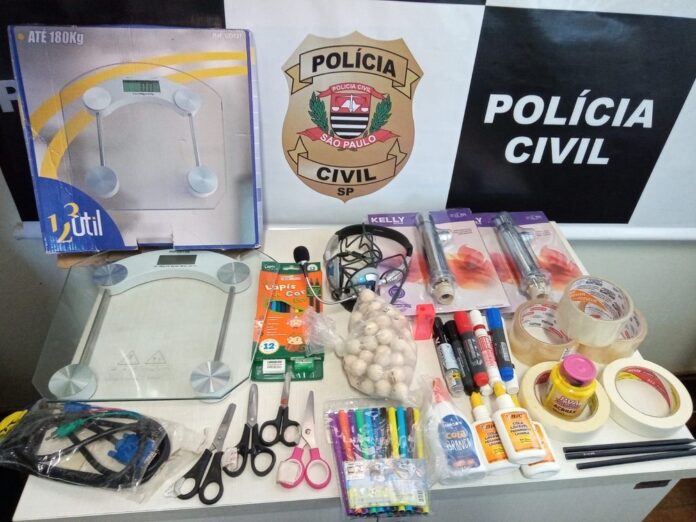 material escolar polícia