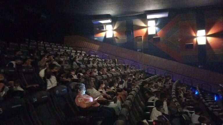 LEI ALDIR BLANC LEVA 400 ALUNOS AO CINEMA