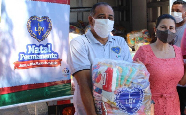 FUNDO SOCIAL E LBV ENTREGAM CESTAS BÁSICAS