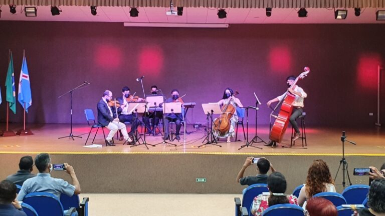 TEATRO RECEBE CONCERTO DE NATAL