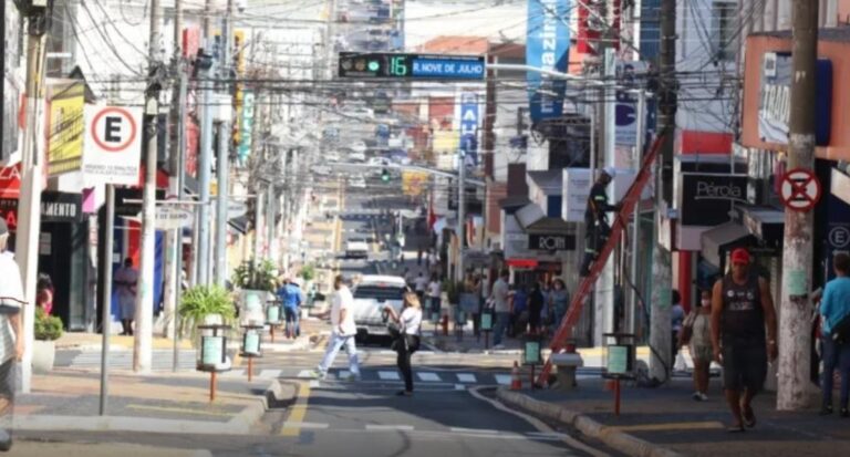 TROCA DE SEMÁFOROS TRAZ MAIS SEGURANÇA NO CENTRO