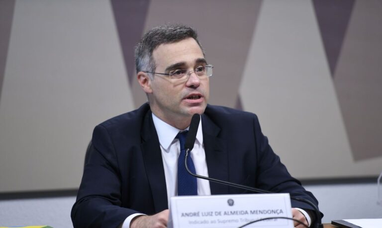 FORMADO NA ANTIGA ITE BAURU, PLENÁRIO DO SENADO APROVA INDICAÇÃO DE ANDRÉ MENDONÇA AO STF