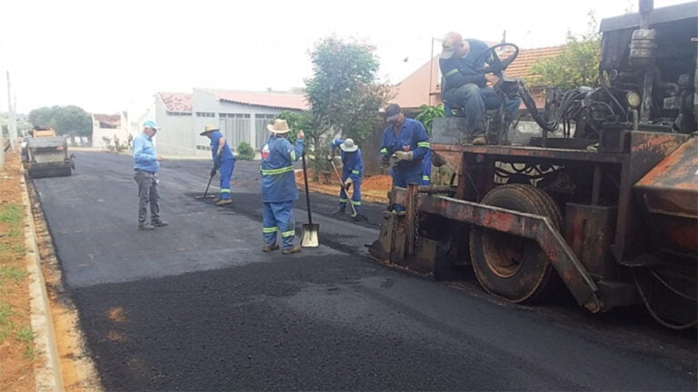 PREFEITURA PAVIMENTA INTERLIGAÇÃO NA ZONA NORTE