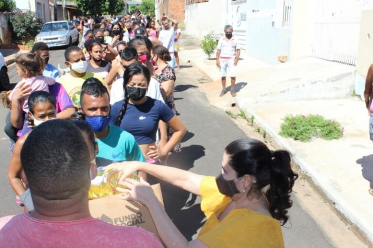 FUNDO SOCIAL REALIZA ENTREGA DE CESTAS BÁSICAS