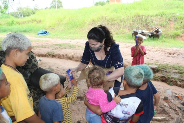 FUNDO SOCIAL ENTREGA ALIMENTOS A FAMÍLIAS NECESSITADAS