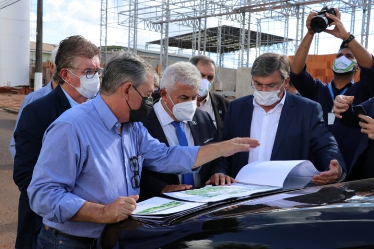 MINISTRO MARCOS PONTES VISITA ÁREA PARA IMPLANTAÇÃO DO PARQUE TECNOLÓGICO