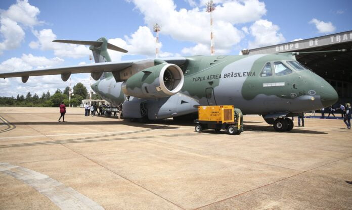 KC390