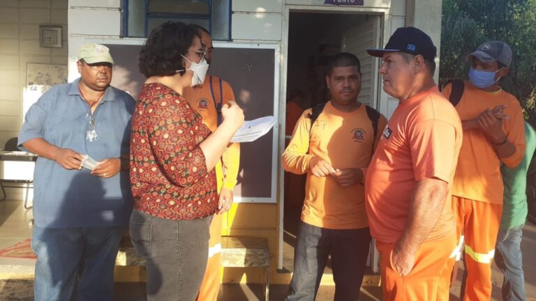 ALEGANDO PERDAS DE 43%, SERVIDORES QUEREM NEGOCIAR COM PREFEITO