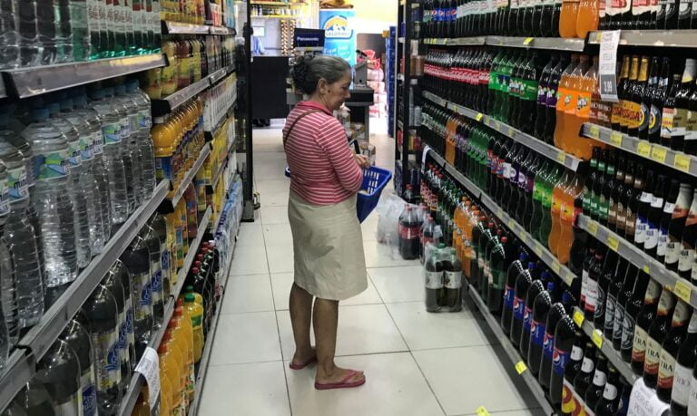 CESTA BÁSICA AUMENTA; salário mínimo deveria ser de R$ 6 mil