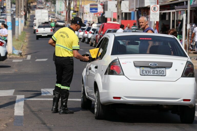 Emdurb inscreve para concurso de Agente de Trânsito; salário inicial de R$ 2,2 mil