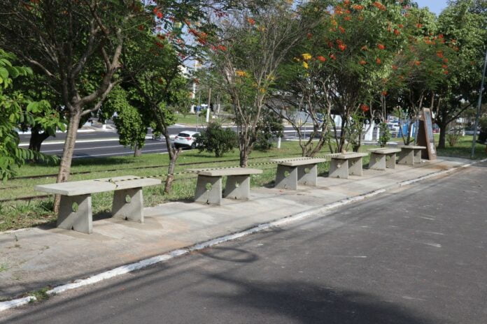 Esmeraldas-troca bancos